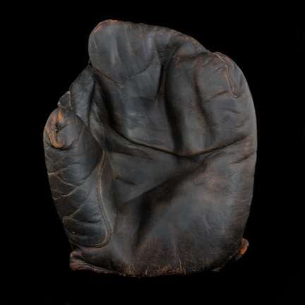 Victor Fielders Mitt Front